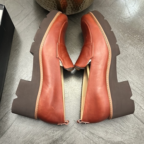 NATURALIZER Darry Lug Sole Loafers (WIDE) - Picture 8 of 13